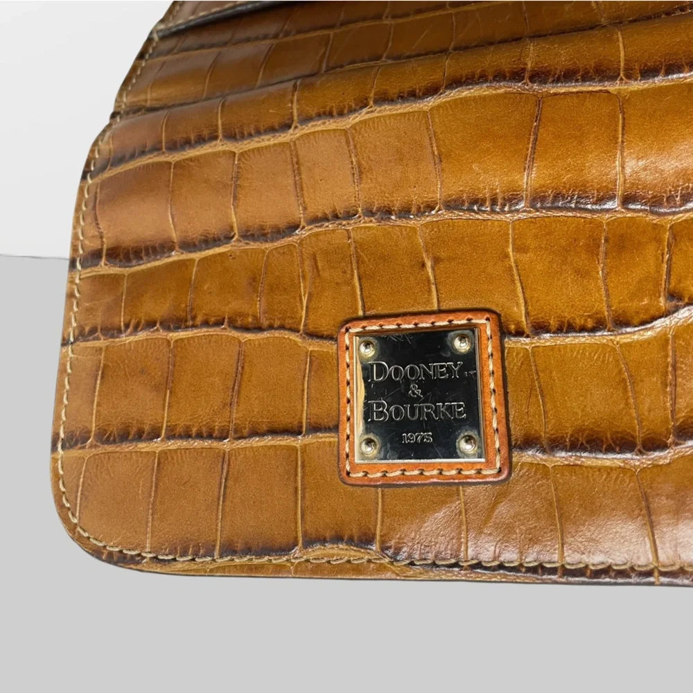 Dooney & Bourke Leather Croco print crossbody brown purse, magnetic flap
